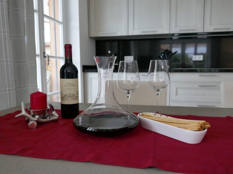 sie-sind-eingeladen-auf-eine-flasche-tegernseer-wein