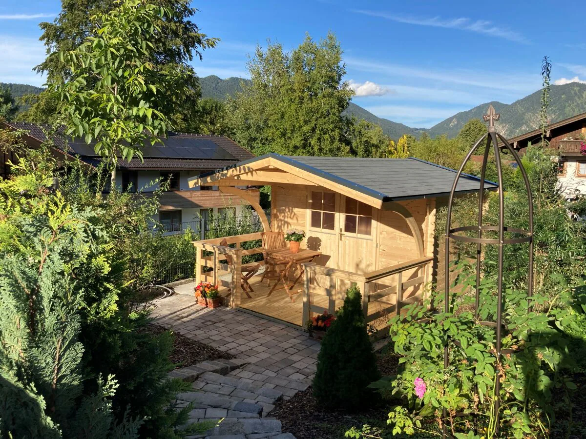 Gartenhaus mit Freisitz „Neureuthblick“